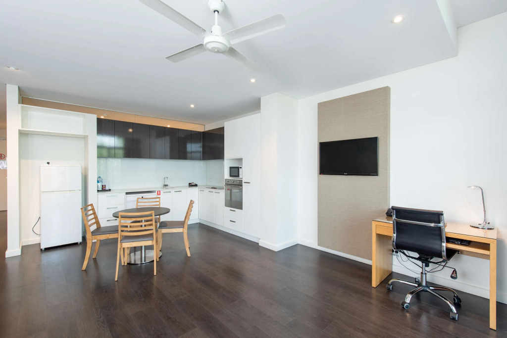 Mawson Lakes Hotel