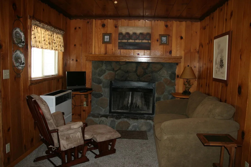 Quail Cove Lakeside Lodge