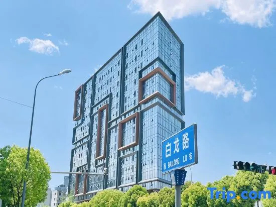 Qingcheng Homestay (Kunming Xinying New City Bailong Road Subway Station Branch)
