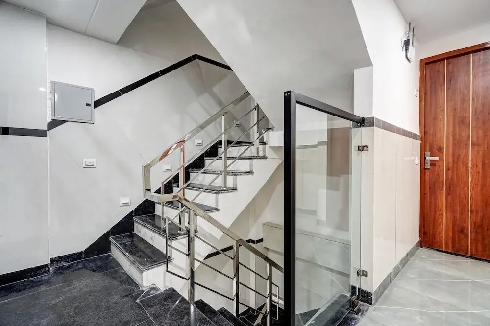Hotel S R Stay Near Igi Delhi Airport