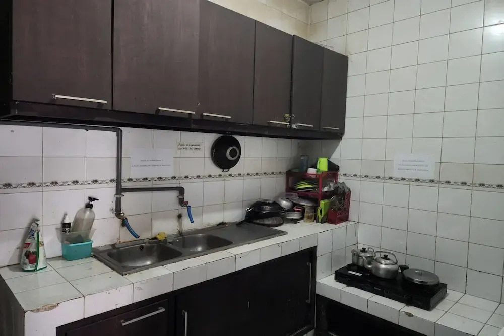 OYO Life 93979 Gubeng Homestay Syariah