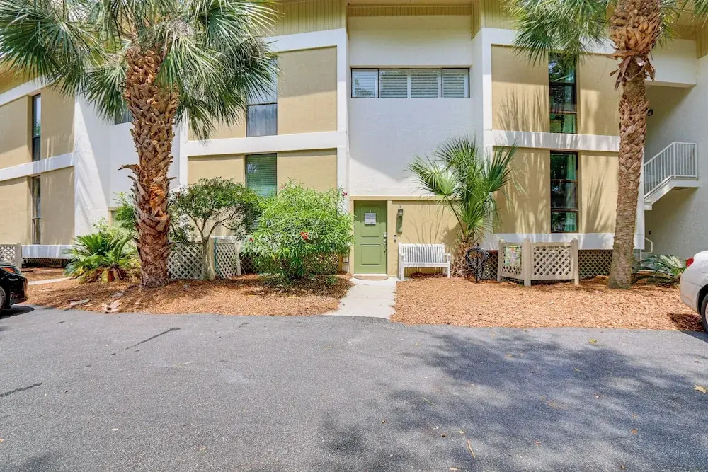Walk to Beach: Coligny Gem w/ Community Perks