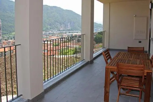 COZY LAKE COMO APARTMENTS