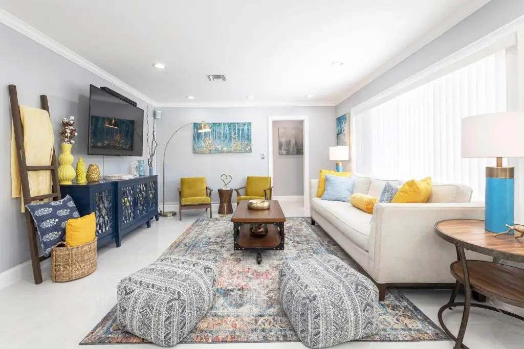 Amazing! 3br 2ba Sofa Bed, Near Beach, Heated Pool, Full Kitchen, WiFI, Patio, BBQ, Private Yard, Peaceful Neighborhood