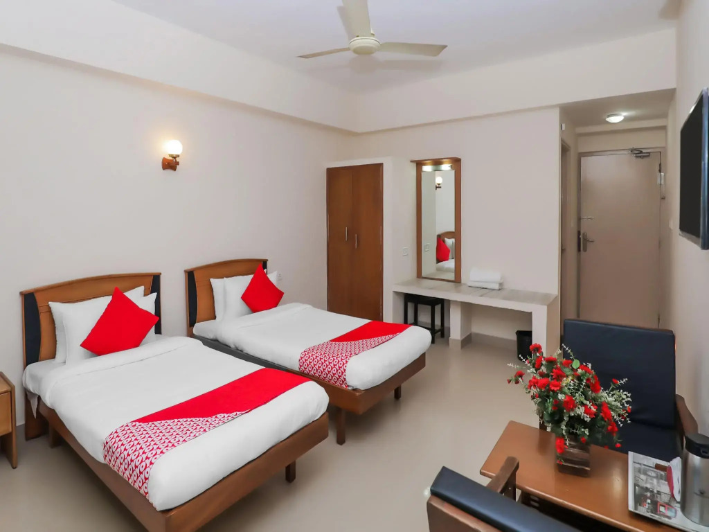 OYO 17278 Hotel Srinivas