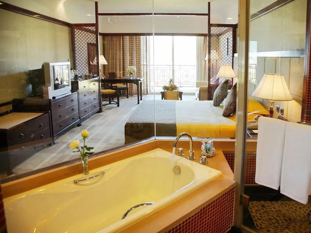 Treasure Harbour International Hotel