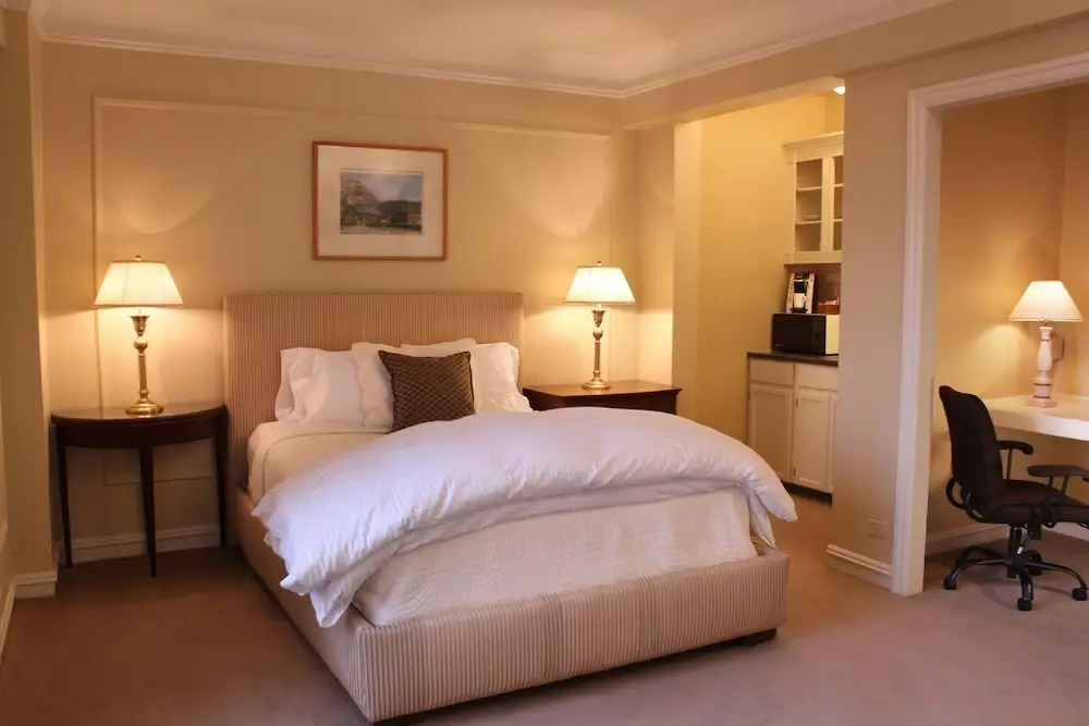 Morgan State House Inn