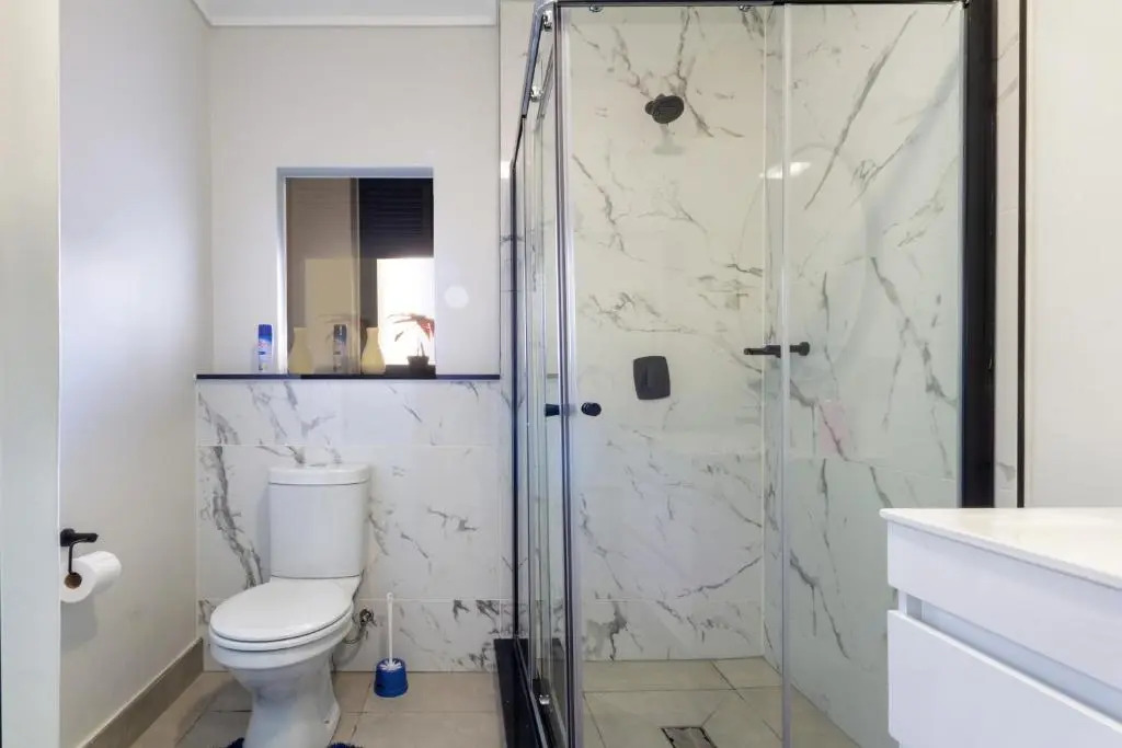 Lovely 1 Modern bedroom in Waterfall City