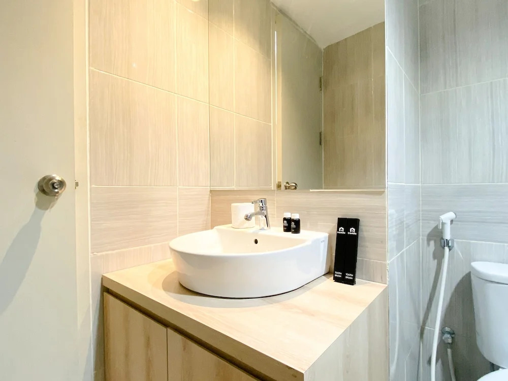 Spacious And Homey 1Br Vasanta Innopark Apartment
