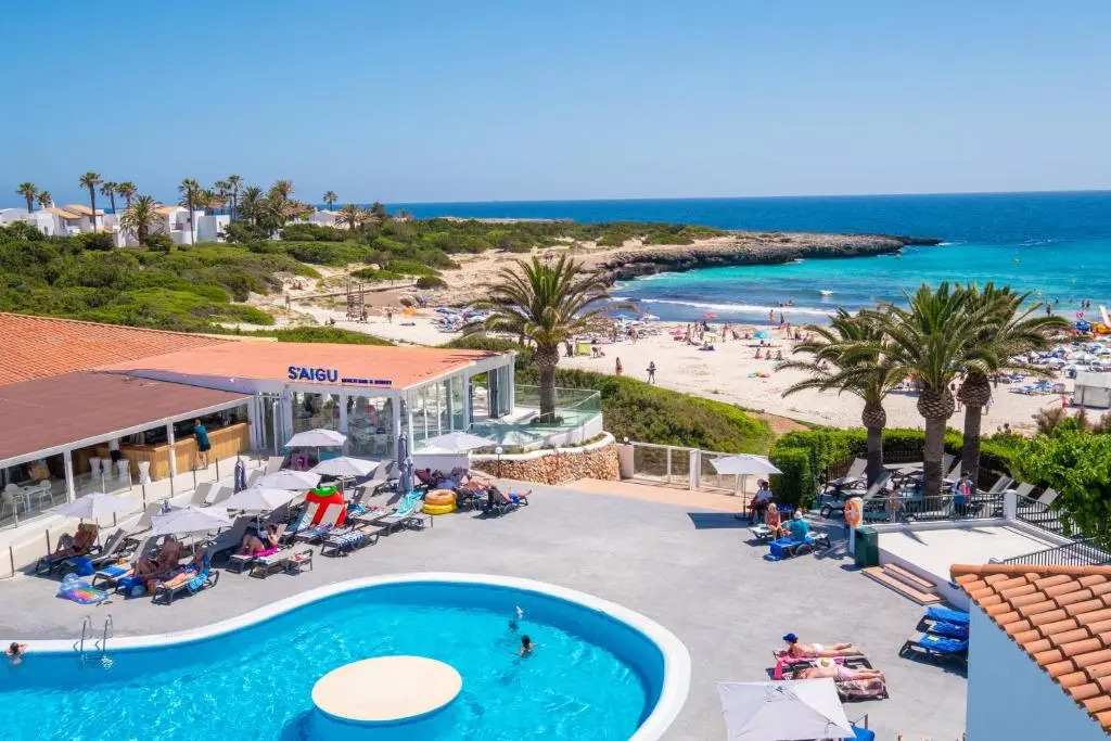 FERGUS Style Carema Beach