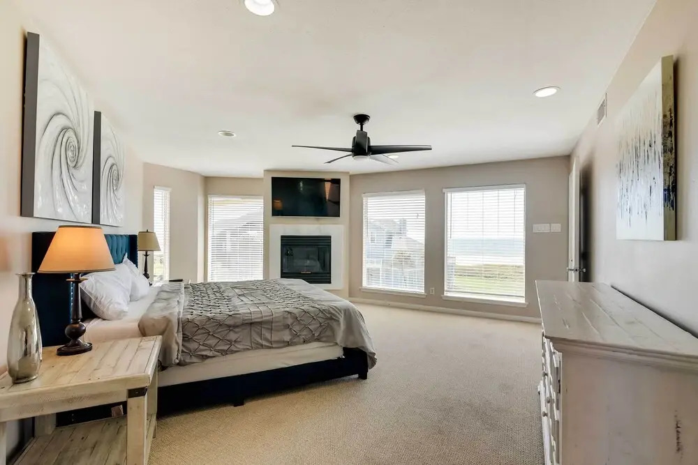 Walk to Ocean! Family & Pet-friendly Galveston Gem