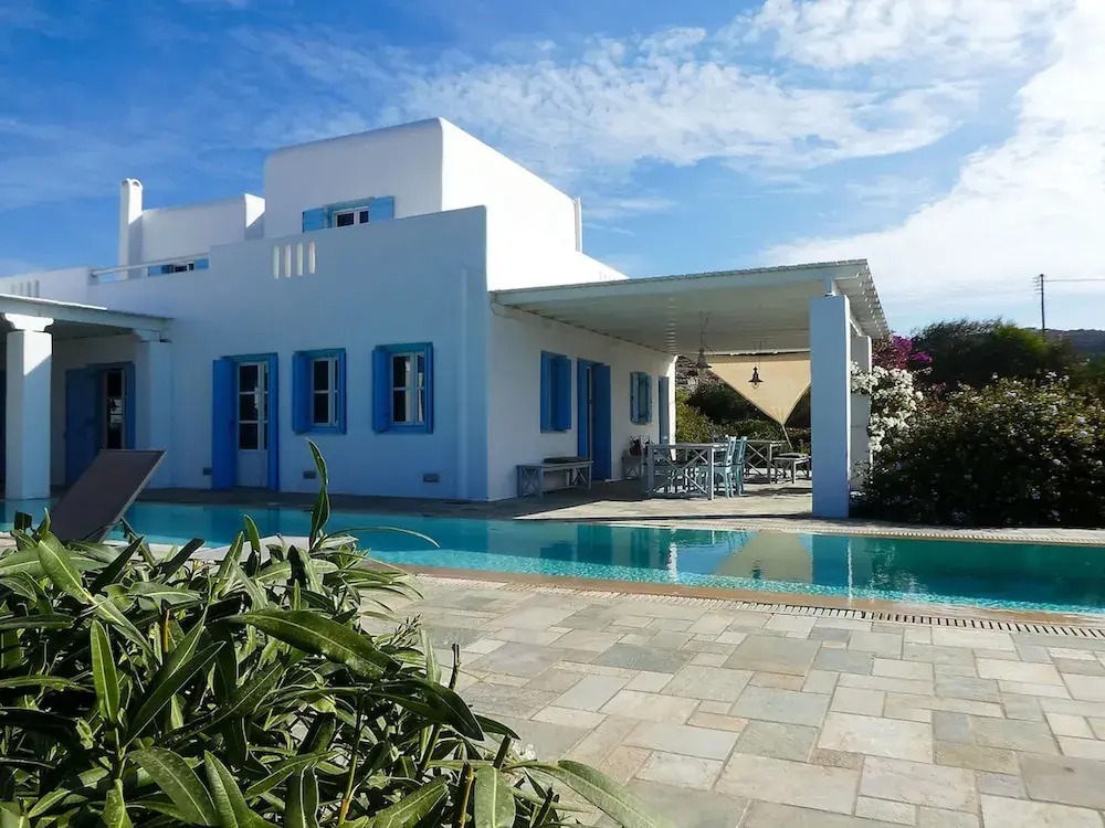 Glyfada CN Cheerful 5 Bedroom Home on the Beach