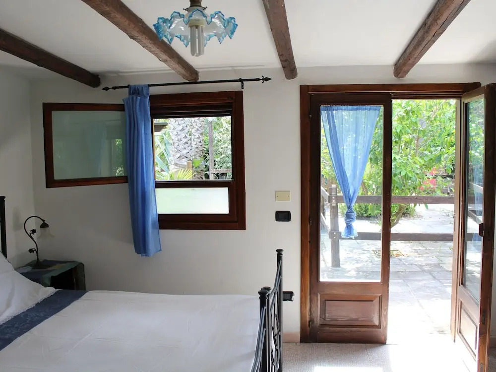 Secluded Holiday Home in Matino With Swimming Pool