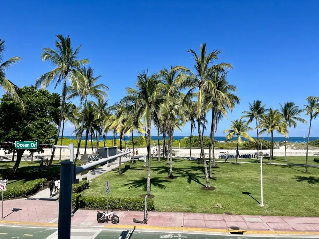 Majestic Hotel South Beach