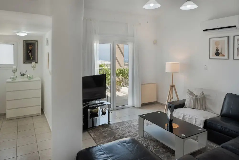 Phaedrus Living: Seaview Hilltop Maisonette