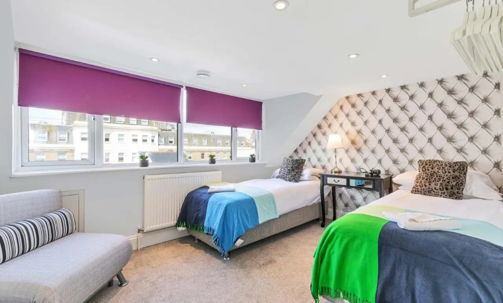 Central Pier Place | Large Group House | 20 metres from the Pier and beach