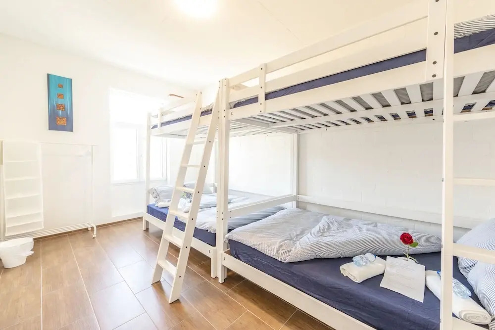 YELLOW INN- Simple Rooms and Easy Parking direkt bei der OLMA nahe HSG und Spital