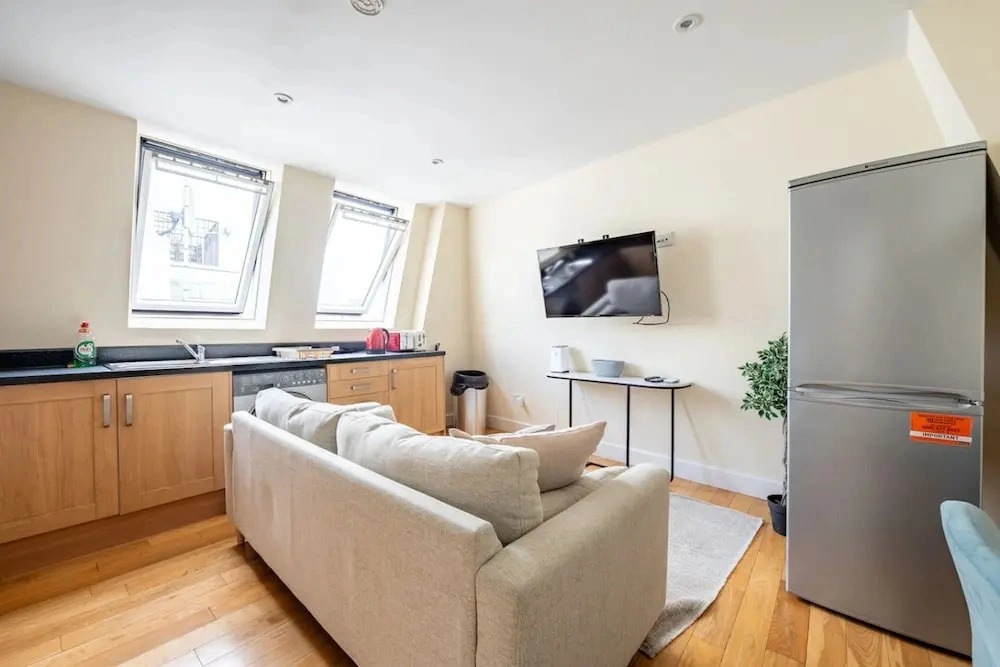 Stylish 3 Bedroom Flat CRC