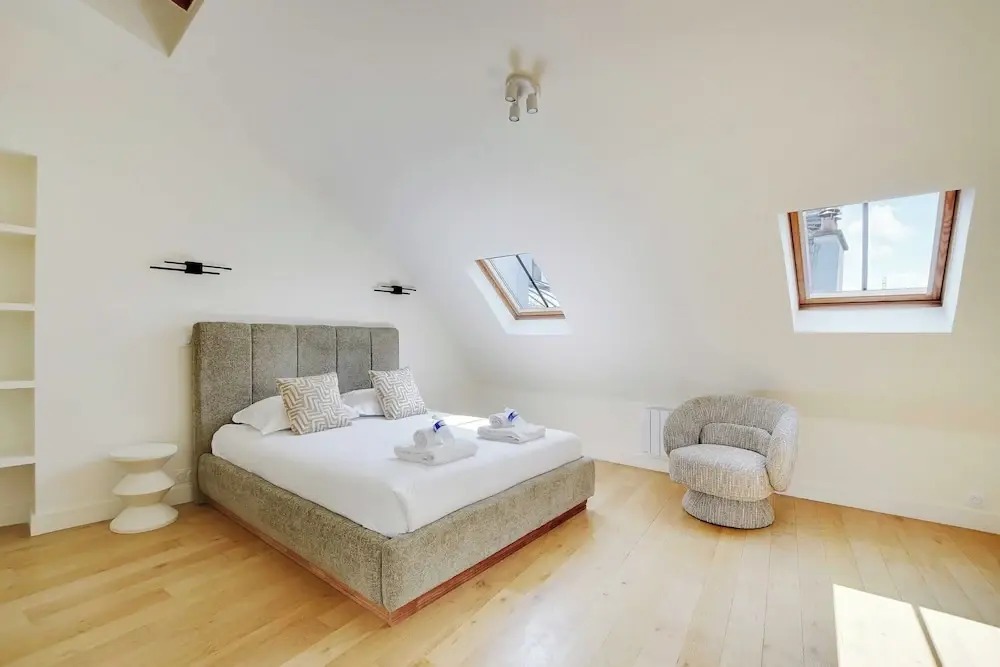 Apt a/c 3br/6p - Saint-lazare/les Champs Elysee