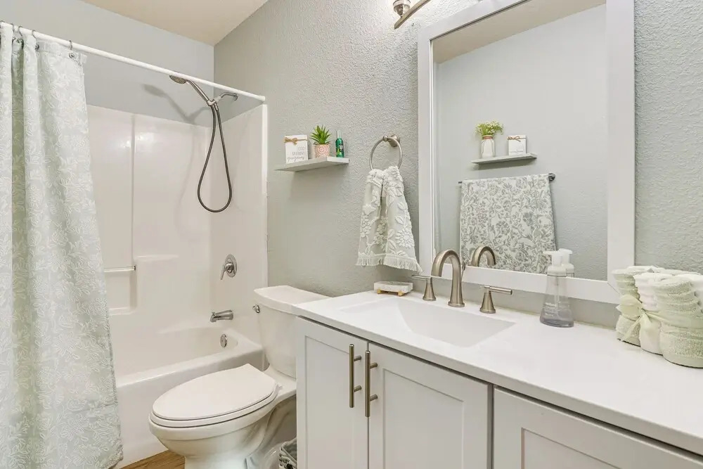 2 Mi to Main St, Sturgis! Spacious Group Getaway
