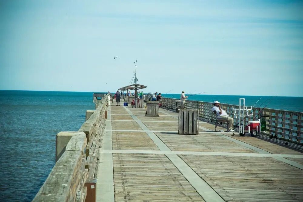 Spacious Townhome, 10 min to the Beach, Dogs OK!