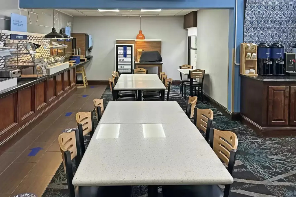 Holiday Inn Express Hotel & Suites Lexington-Hwy 378