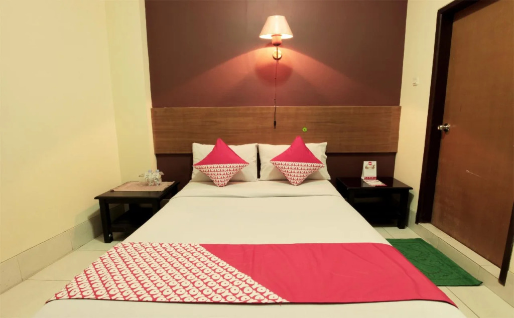 Hotel Sebelas at Jalan Palasari Mitra RedDoorz