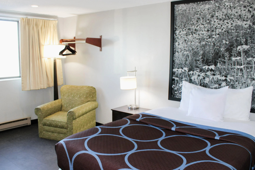 Super 8 by Wyndham Williston ND