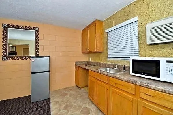 Savannah Inn and Suites Savannah Port Area