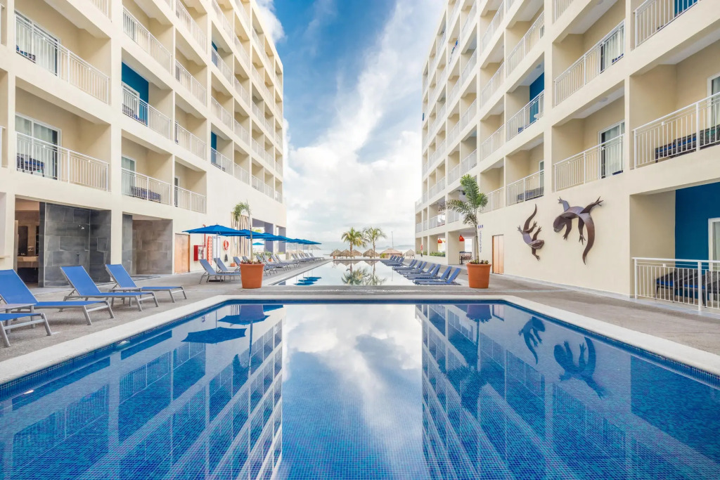 Decameron La Marina Guayabitos, Ramada All-Inclusive Resort