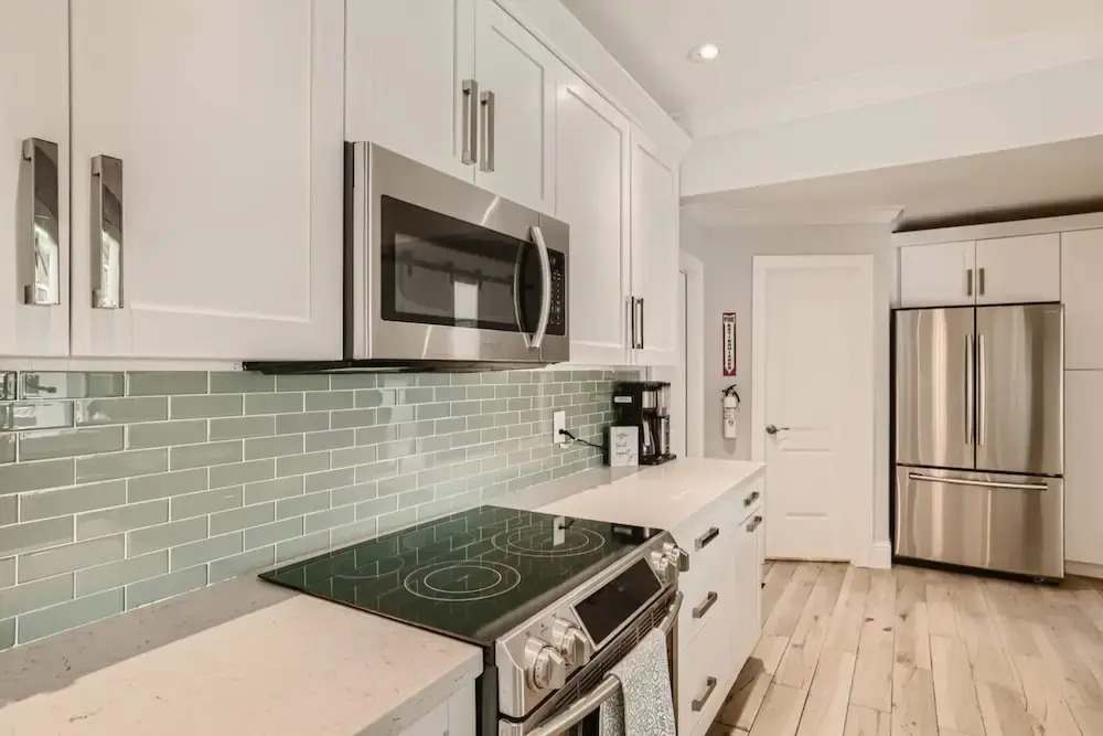 Great Location Private House Pool, Hot Tub, Patio w/ Fire Pit 3br/2ba