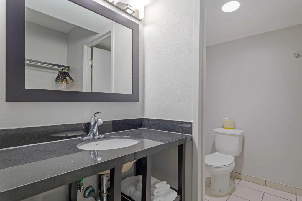 Clarion Hotel & Suites BWI Airport North