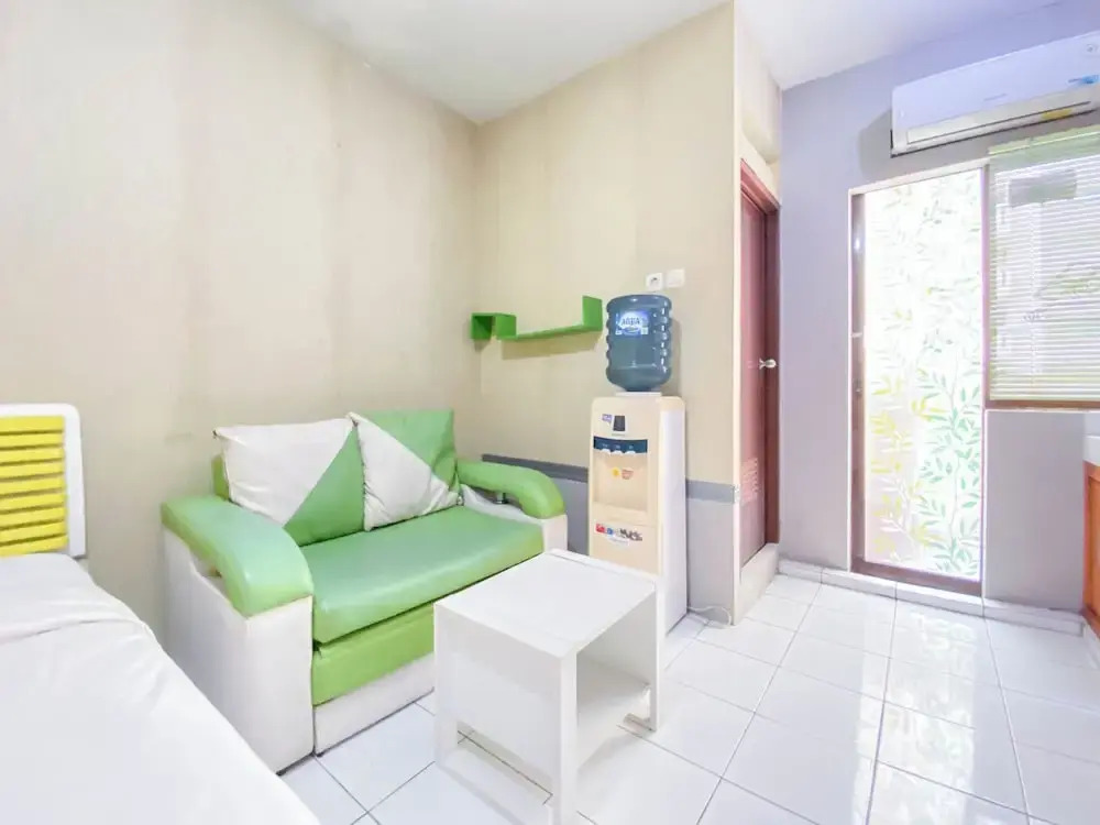 Spacious Studio Apartment at Gateway Ahmad Yani Cicadas by Travelio
