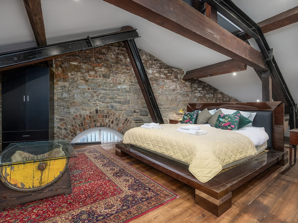 The Mayflower Suite