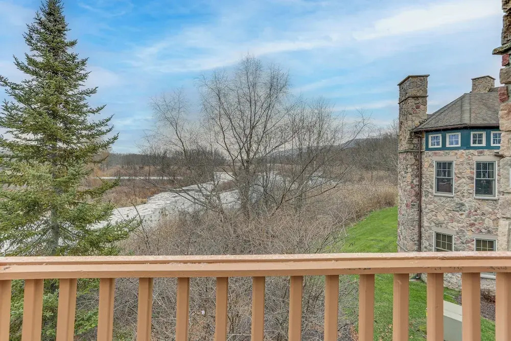 Spacious Condo w/ View < 1 Mi to Mtn Creek Resort!
