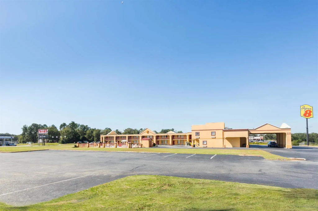 Motel 6 Forsyth, GA Tift College