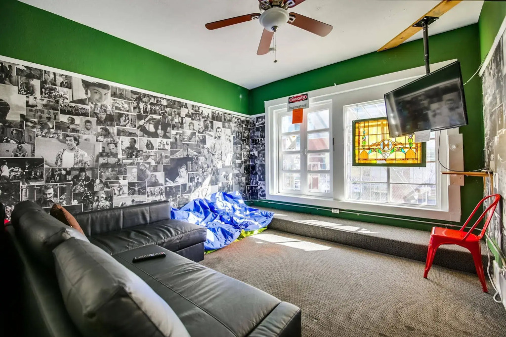 Lucky Ds Youth and Travelers Hostel