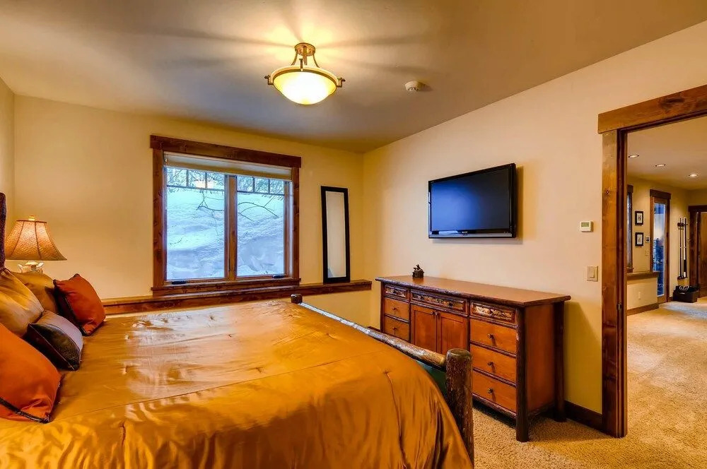 Bear Tracks Lodge