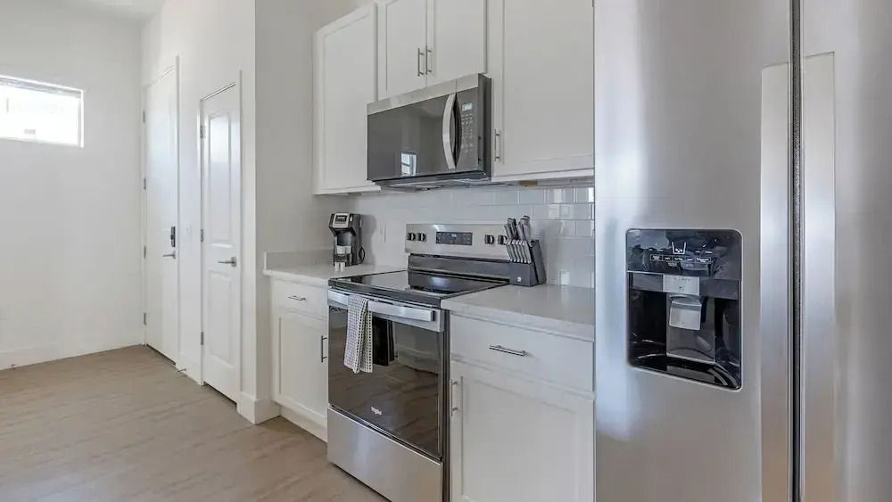 Landing Incredible 1BD Pool