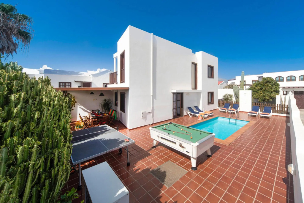 Villa Julianne 1 Heated Private Pool Walk to Beach A C Wifi Car Not Required - 2416