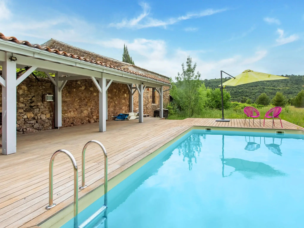 Tranquil holiday home in Cébazan with private pool
