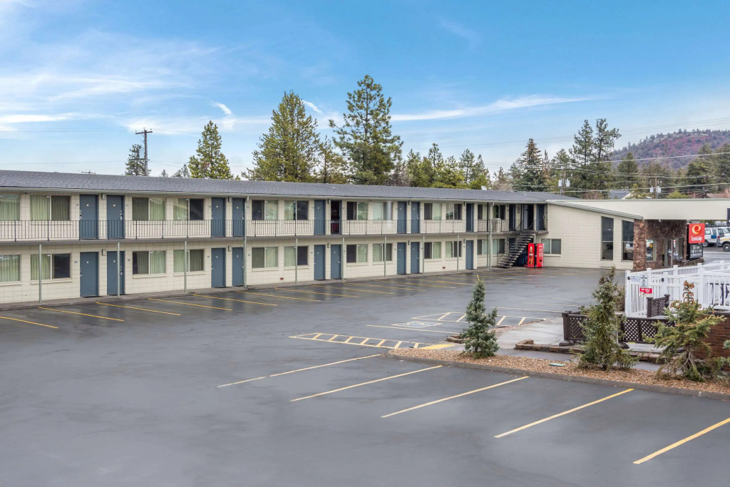 Bend Inn & Suites