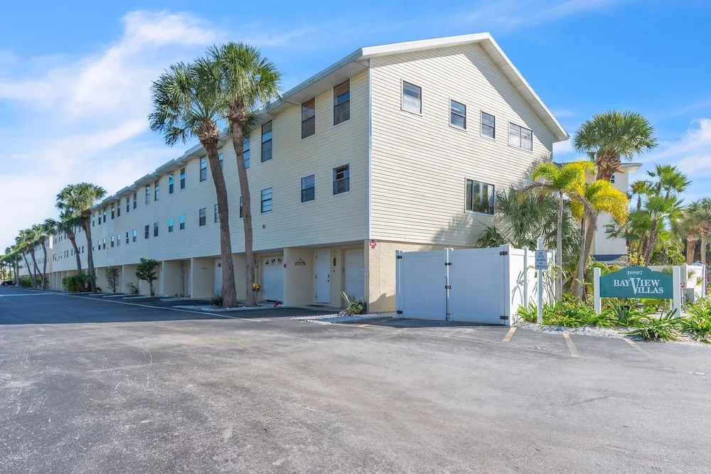 Bayview Villas - Bayview Shores