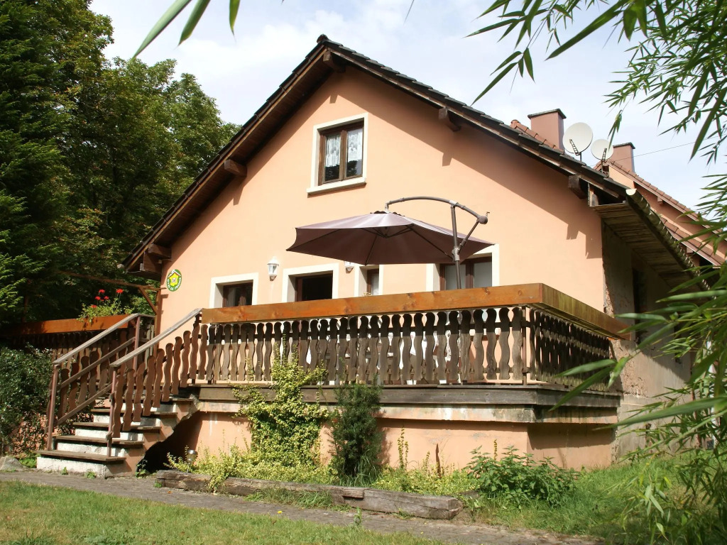 Large holiday home with garden near the lake