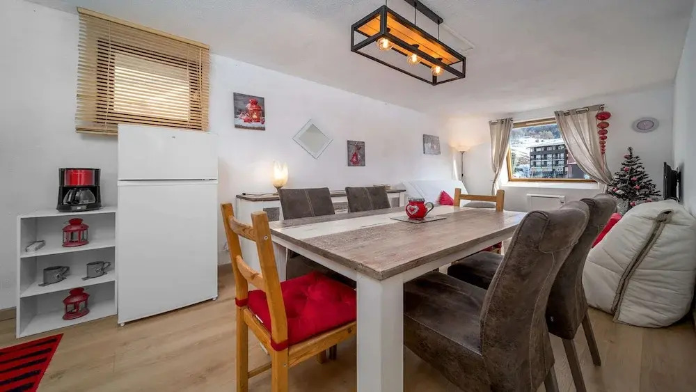 Studio in Allos With Stunning Mountain Views