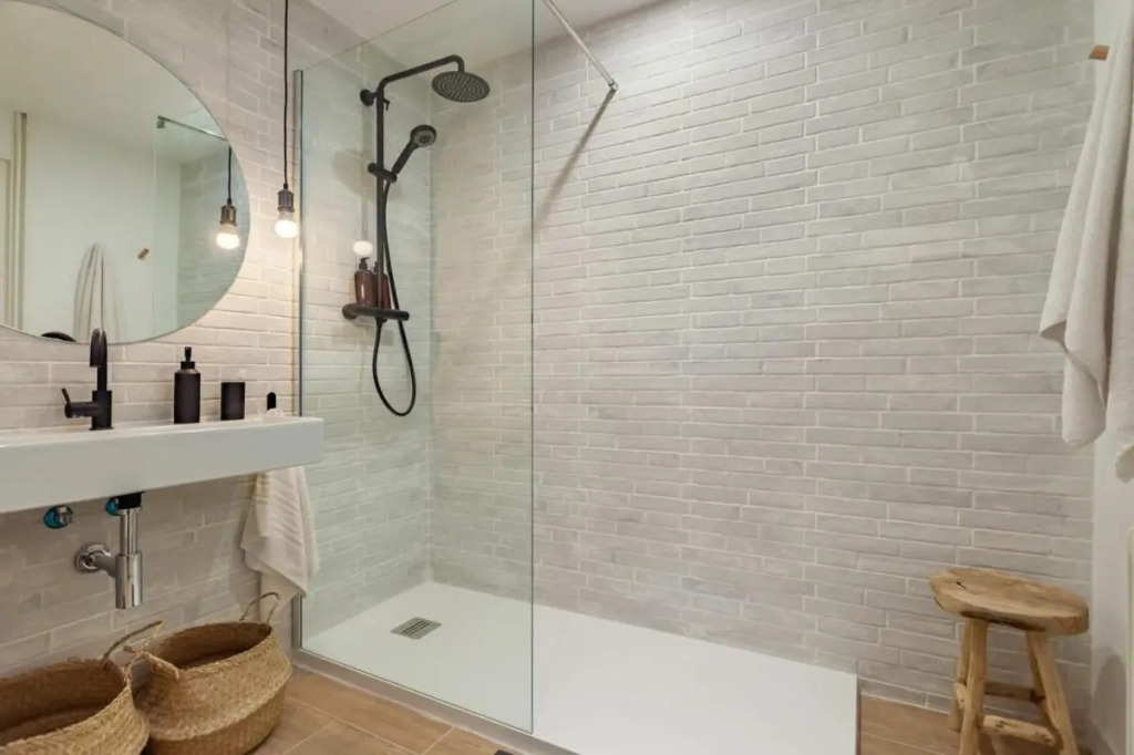 Central and Elegant 4 Bedroom by Placa Catalunya