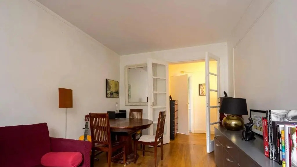 Neuilly-Sur-Seine F2 En Rez de Chaussee (Adults Only)
