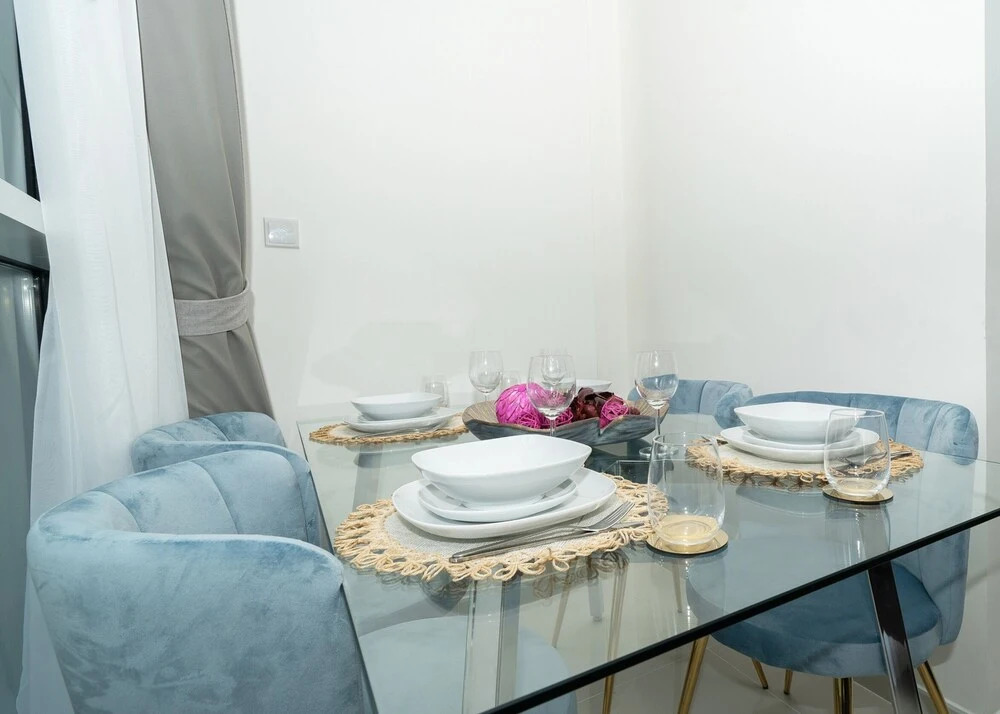 Carson Elegant Living in One Bedroom
