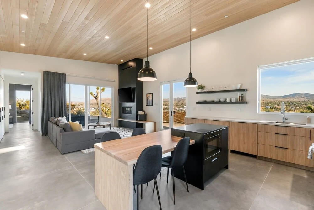 Desert Ridge - Hot Tub, Fire Pit, Bbq, Out Door Shower & Incredi 2 Bedroom Home by RedAwning
