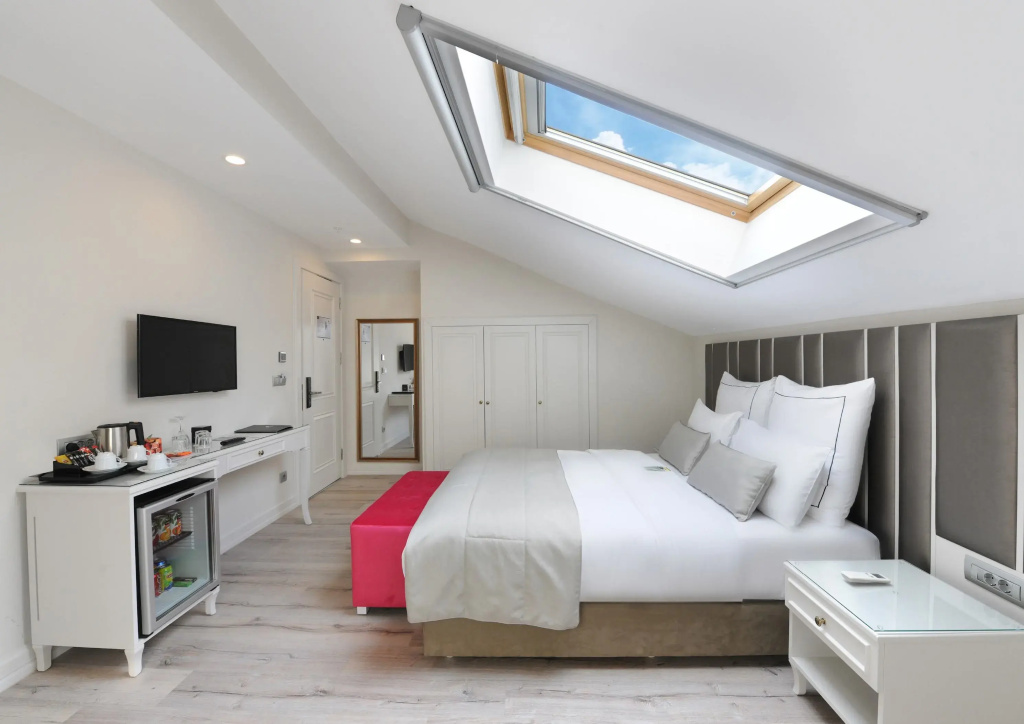 Le Petit Palace Hotel - Special Category